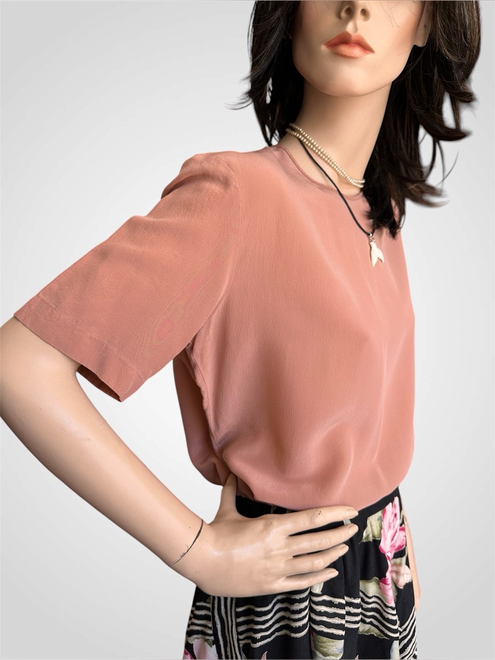 Vintage 100% silk crew neck t-shirt, size 4